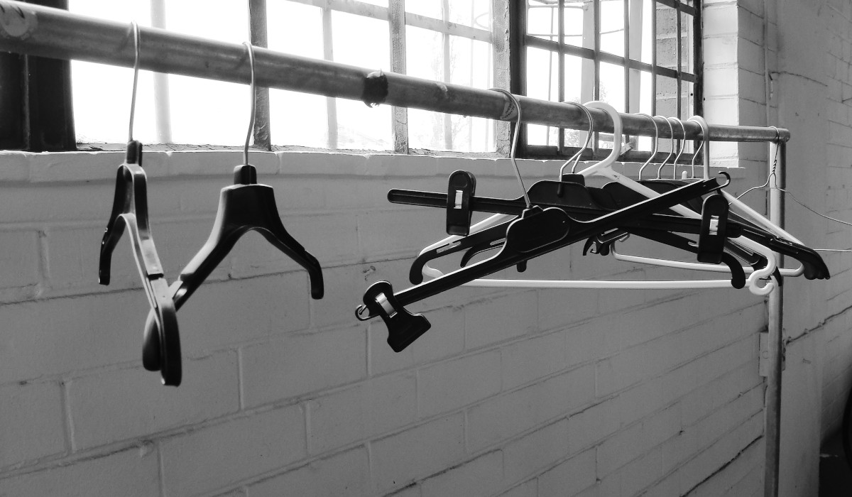 Hide Sold-Out Products on Shopify (and Auto-Unhide Restocks) with Smart Rules